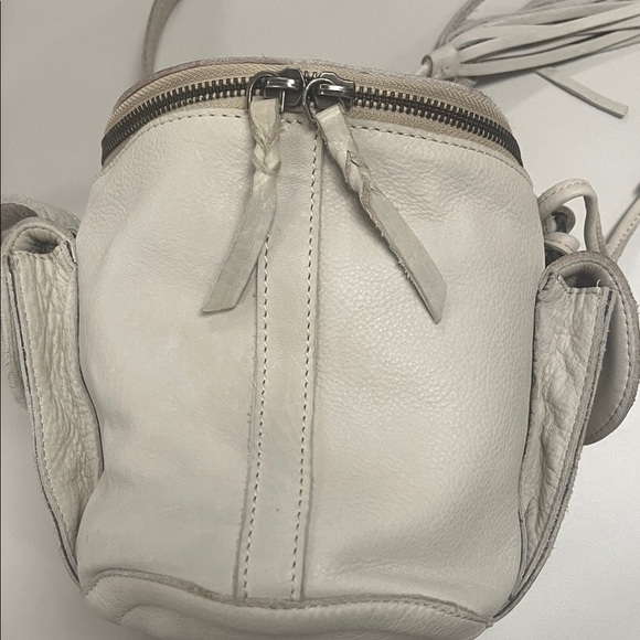 Cut n’ Paste Los Angeles Anthro Cream Leather Crossbody Bag - Picture 2 of 13